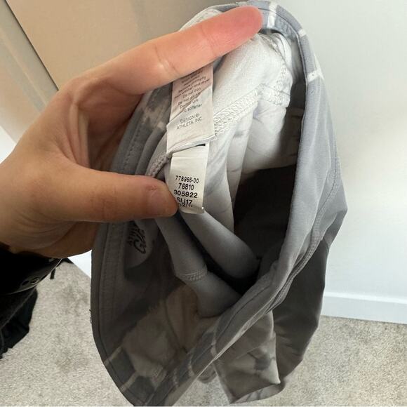 Athleta Girl Grey Tie Dye Crop Athletic Leggings Size Small 7 - Picture 6 of 7